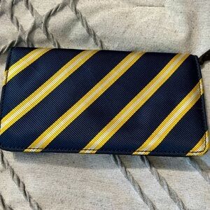 Women’s zip wallet. Silk tie design. Like new